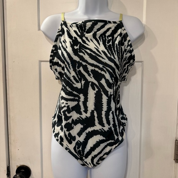 ASOS 4505 Swimsuit white and Black One Piece Swimwear Brazilian Cut Sz 10 - Picture 1 of 7